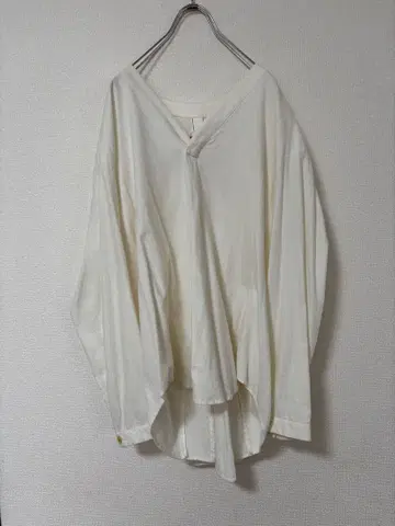 Edwina 오버 사이즈 V넥 셔츠