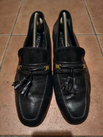 BALLY 블랙 가죽 태슬 로퍼