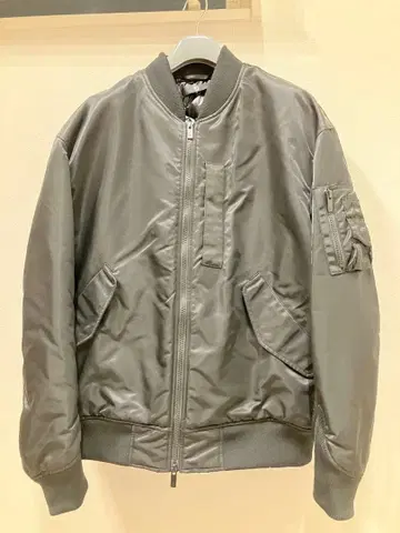 레어 [새상품급] 유니클로+J 다운 자켓 MA-1 블랙