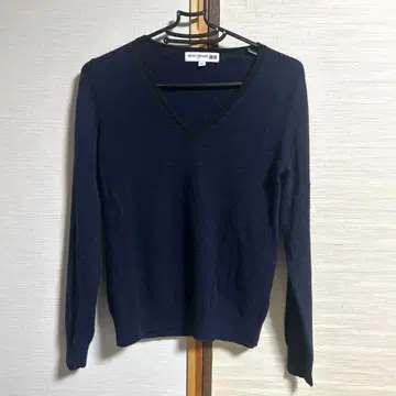 유니클로 이네스 V넥 캐시미어 100% 스웨터 니트 네이비