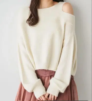 코코딜 오프숄더 니트 아이보리 사이즈 2