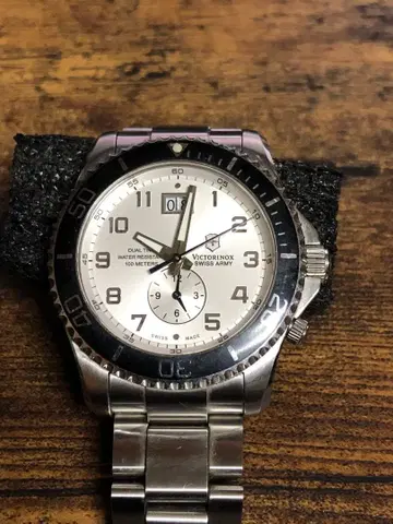 빅토리녹스 쿼츠 WHT 241442 배터리 교체 완료