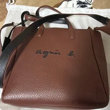 agnes b. 브라운 가죽 숄더백