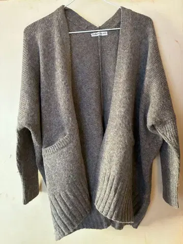 츠모리치사토 가디건