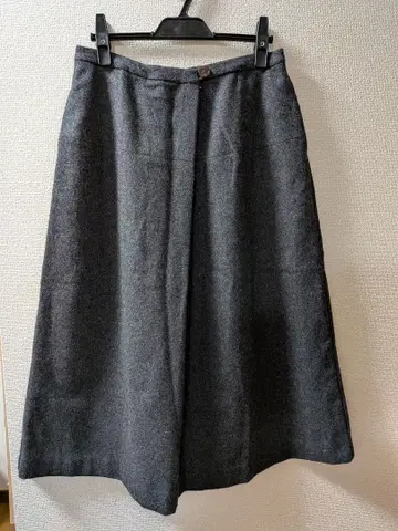 BEARDSLEY 다크 그레이 플레어 가우초 팬츠