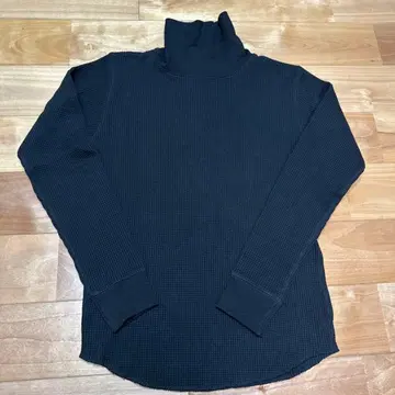 니코앤드 터틀넥 티셔츠 M 사이즈