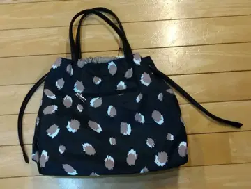 O'HOVE DE MUSE'E 도트 무늬 나일론 숄더백