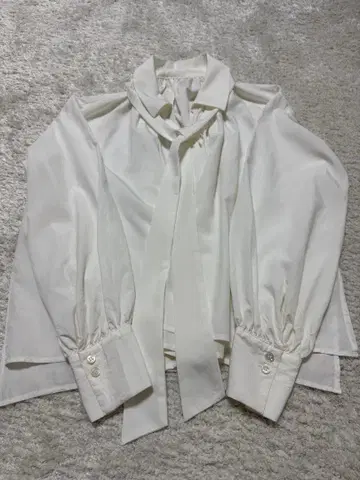 컨디션 최상 NOBLE 개더 보타이 블라우스