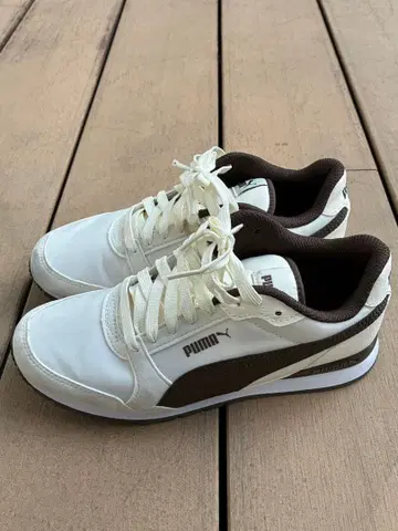 PUMA 화이트/브라운 스니커즈