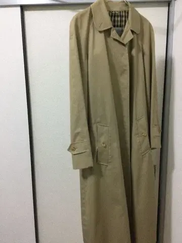 아쿠아 스큐텀 베이지 트렌치코트