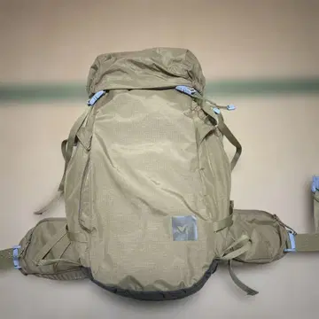 MILLET 카키 백팩