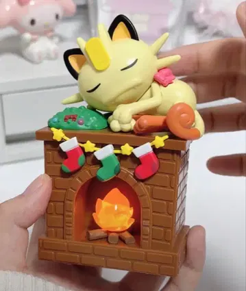 포켓몬 켄터키 중국 한정판 크리스마스 빛나는 피규어 나옹