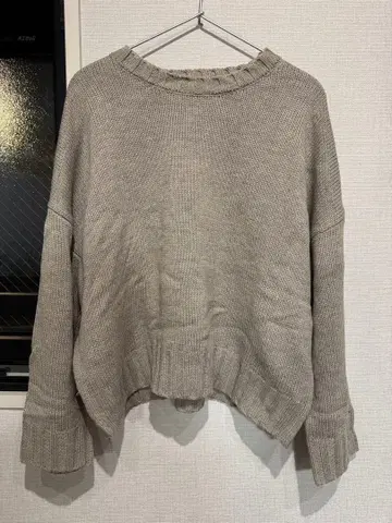 베이지 리브 니트 긴팔