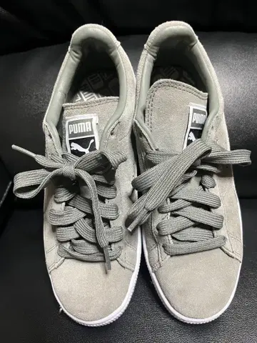 PUMA 그레이 스니커즈 23cm
