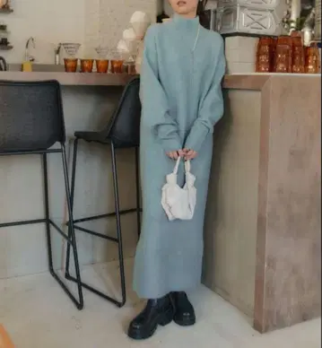 티티베이트 하이넥 니트 원피스