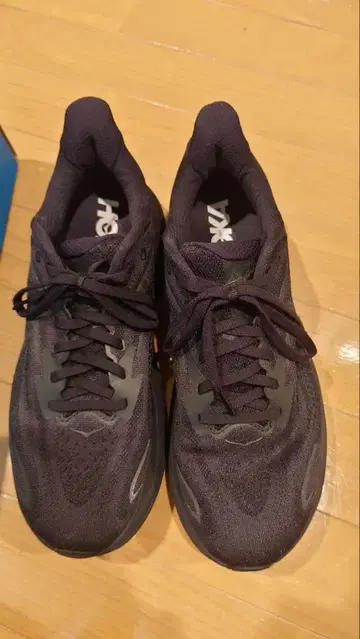 [ 거의 새상품 ] HOKA 클리프톤 10 레귤러폭 27 블랙