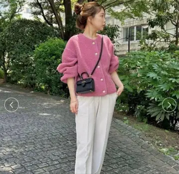 미라 오웬 숏 기장 금장 버튼 니트 자켓 핑크