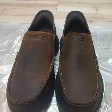 SKECHERS 브라운 슬립온