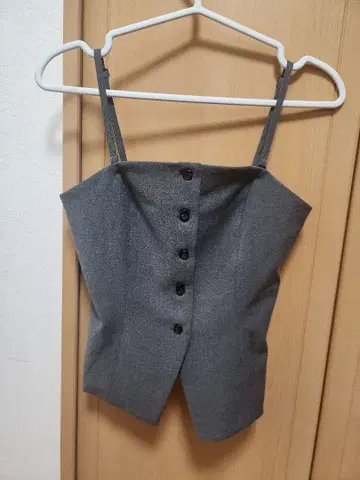 GU 그레이 버튼 스트랩 베스트 S 사이즈