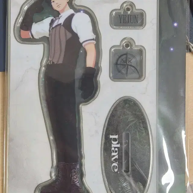 플레이브 예준 아크릴스탠드 w4y way4luv 웨폴럽 웨뽈럽