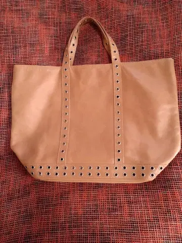 새상품급 바네사 류 레더 토트백 스터드 포함 천연 가죽