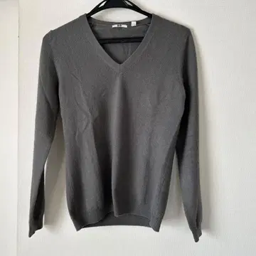 유니클로 캐시미어 스웨터 V넥 M 사이즈