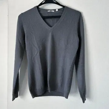 유니클로 캐시미어 스웨터 V넥 M 사이즈