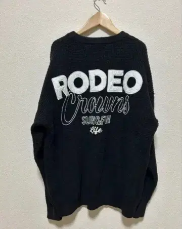 RODEO CROWNS 블랙 니트 스웨터 미키 트레이닝복 2종 세트
