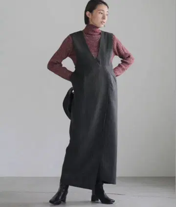 [ 새상품급 ] 셀렉 모카 헤링본 오버롤 스커트 차콜 프리 사이즈