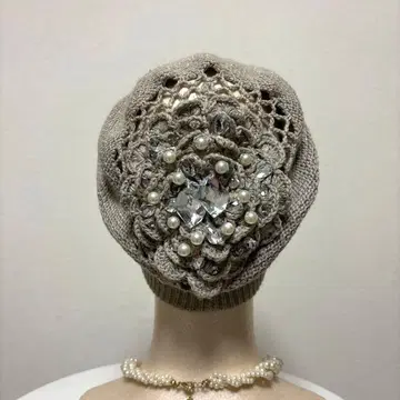 쿠 드 샹스 비즈 장식 그레이 니트 모자