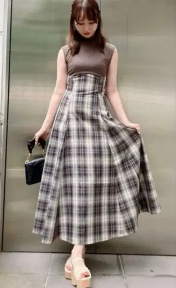 dazzlin 슬리브리스 코르셋 원피스