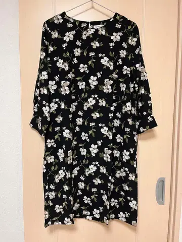 [ 새상품 미사용 ] 알파벳 알파벳 꽃무늬 원피스 프리 사이즈