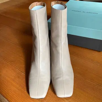 새상품급 ANGEL ALARCON / 스택 힐 숏부츠