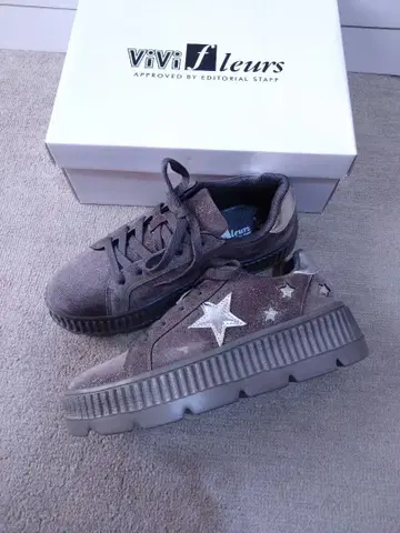 ViVi fleurs 그레이 통굽 스니커즈 스타/별 장식
