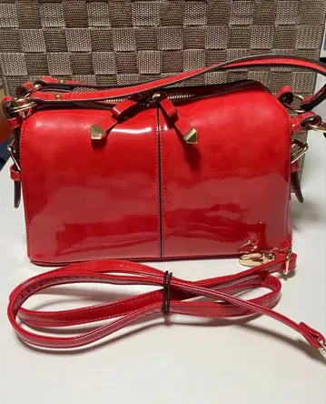 빨간색 숄더백 광택 합성 피혁