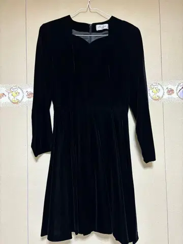 maie 벨벳 무릎 기장 원피스 블랙