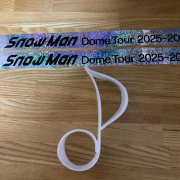 은색 테이프 낙하물