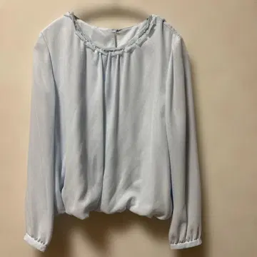 레리아 엠플러스 13호 스카이블루 프릴 긴팔 블라우스