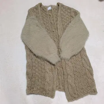 베이지 케이블 짜임 니트 가디건