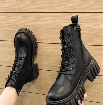 통굽 레이스업 부츠 블랙