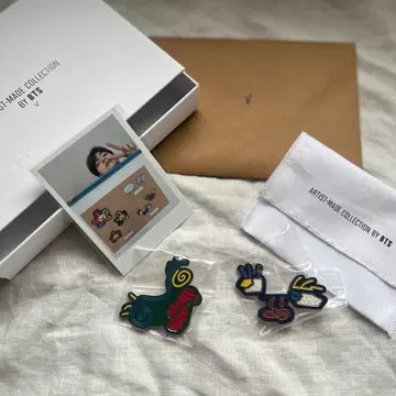 BTS artist made collection 브로치 태태 태현