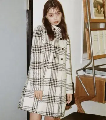 레이디 아젤 스탠드 카라 더블 버튼 코트 (화이트)