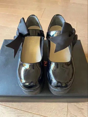 리본 포함 블랙 신발 cs T&P