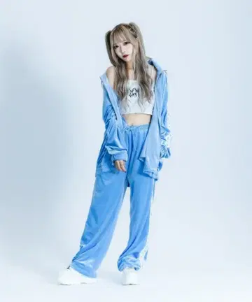 완판템 REFLEM 벨로아 소재 레어 상하의 세트 정가 5만 정도