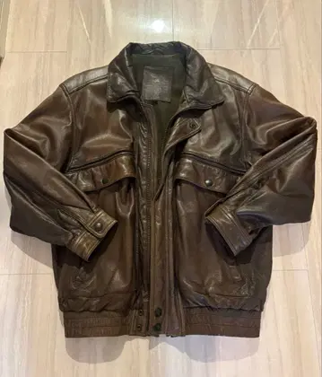 다크 브라운 가죽 자켓