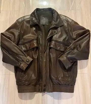 다크 브라운 가죽 자켓