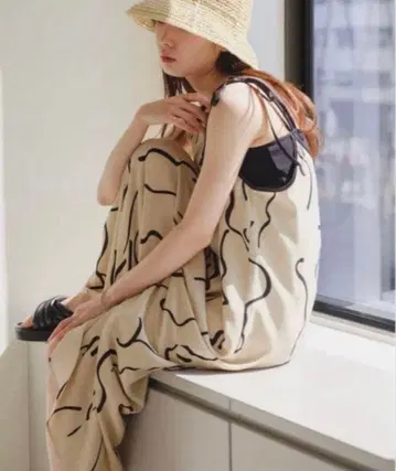 카스타네 웨이브 패턴 파이핑 원피스