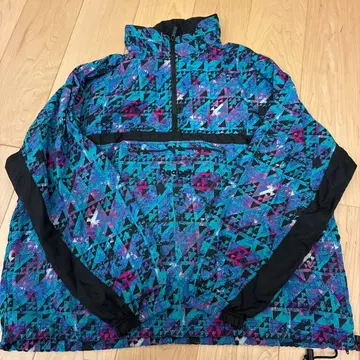 Reebok 기하학 패턴 나일론 자켓