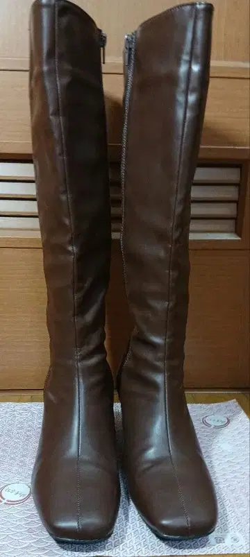 브라운 롱 부츠 스퀘어토