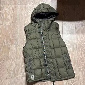 후드 부착 다운 베스트 올리브 그린